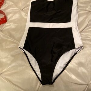 NWOT black and white bathing suit